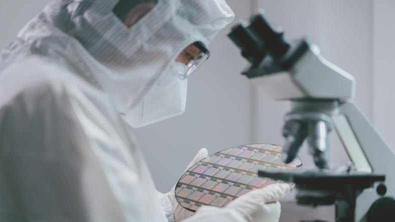 半导体公司,各寻出路